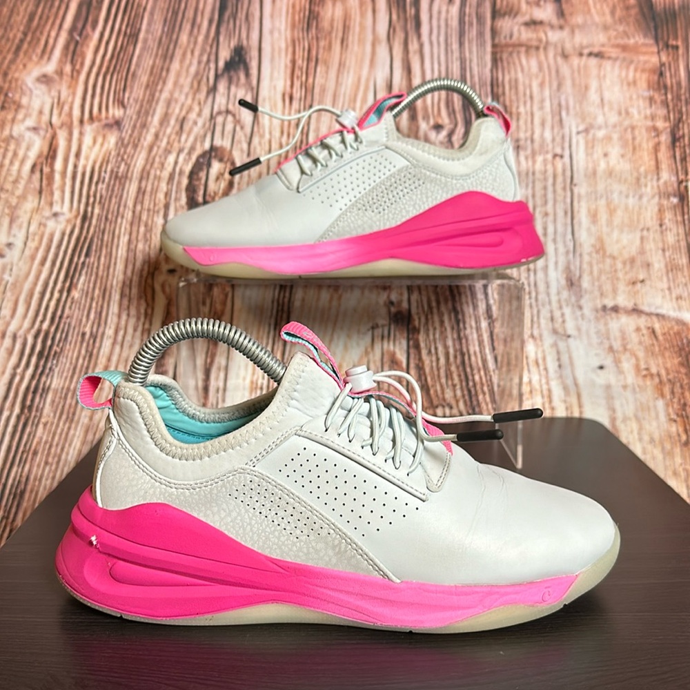 Clove Classic Nursing Sneakers Womens Sz 7.5